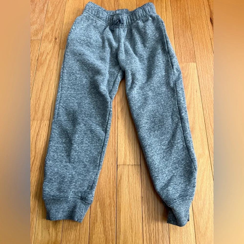 Cat & Jack Jogger Sweatpants 6 Pairs - Black, Gray, and Camouflage XS (4/5) - Picture 6 of 7